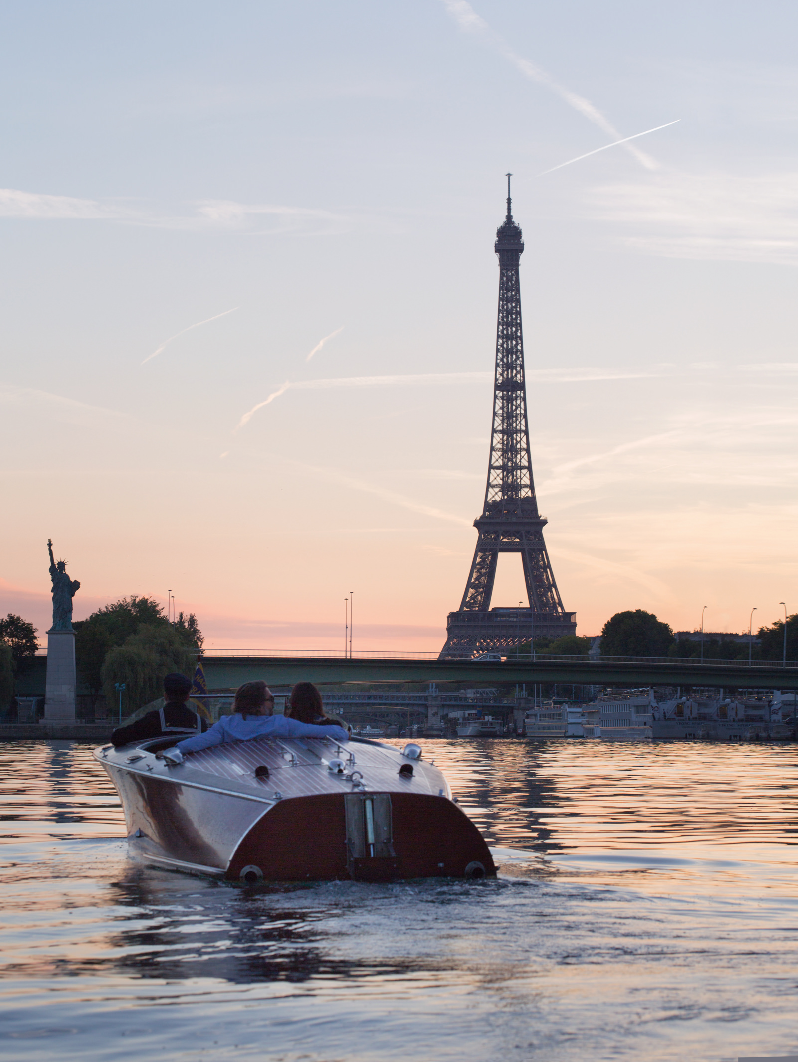 Exceptional view of the Eiffel Tower